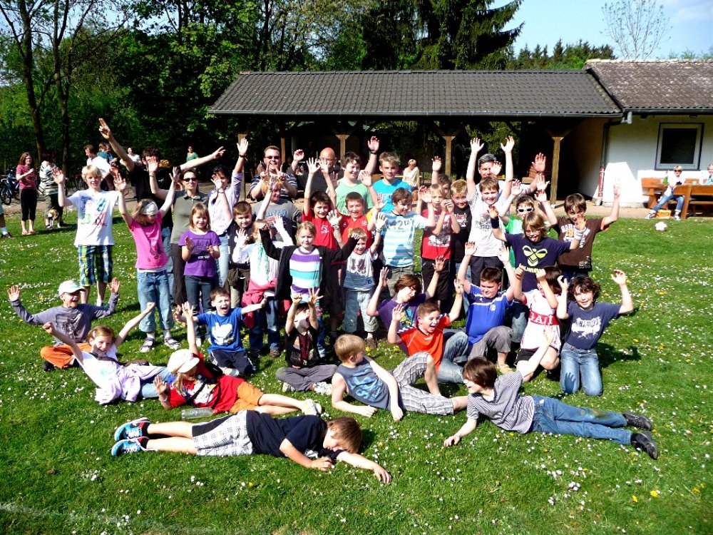 Web_02_TSV_Deute_Handball_Saisonabschluss_Grillen_30.4.2011_Hurra.jpg