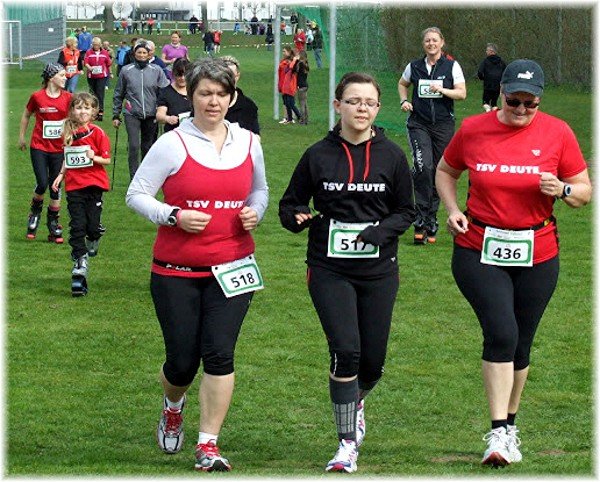 TSV_Deute_Lauftreff_NHC_Lauf_Kaufungen_2012_Michaela_Lara___Ute.JPG