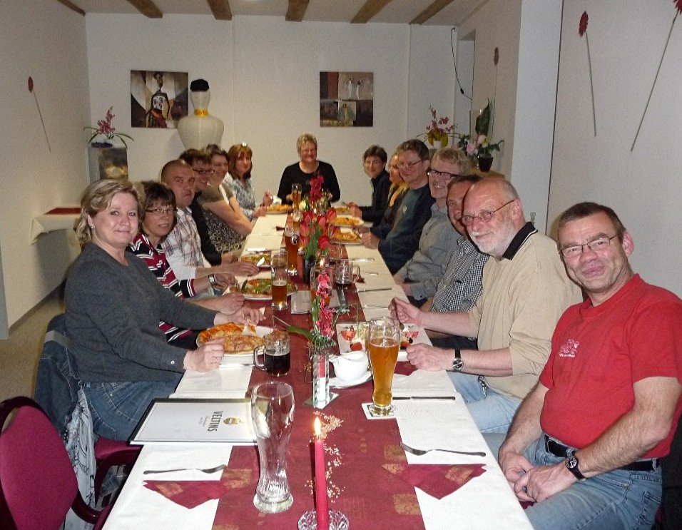 Web_Lauftreff_24.4.12_Pizzaessen.jpg