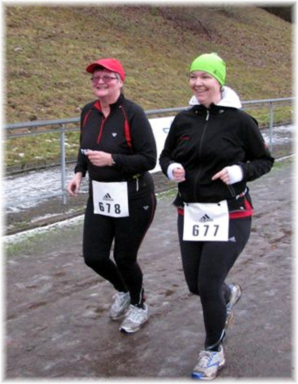 Web_TSV_Deute_Ippinghausen_3._Winterlauf_2012_Ute___Michaela.jpg