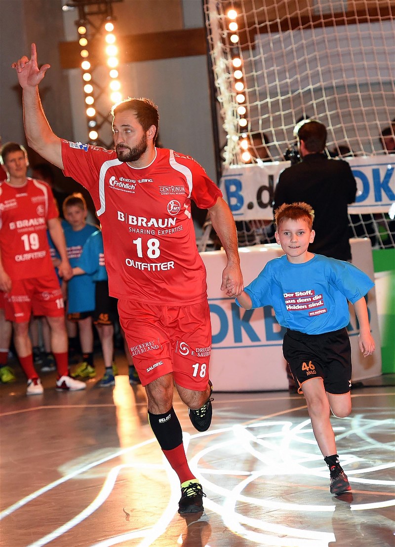 Web TSV Deute Handball E Jugend Einlaufkids am 5.3.16 Milo