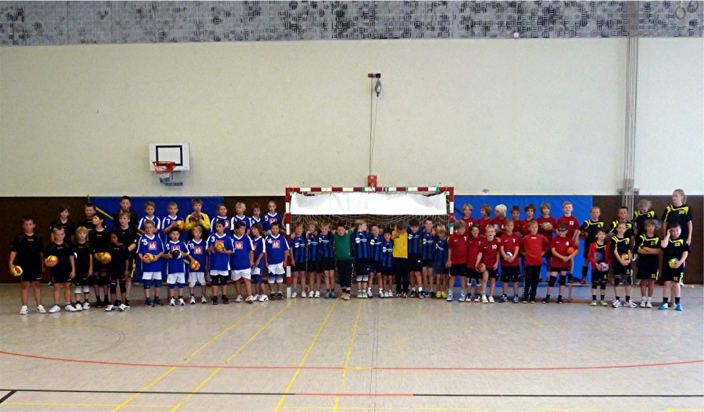 Web_Handball_E_Jugend_Turnier_26.8.12_alle_Teams.jpg