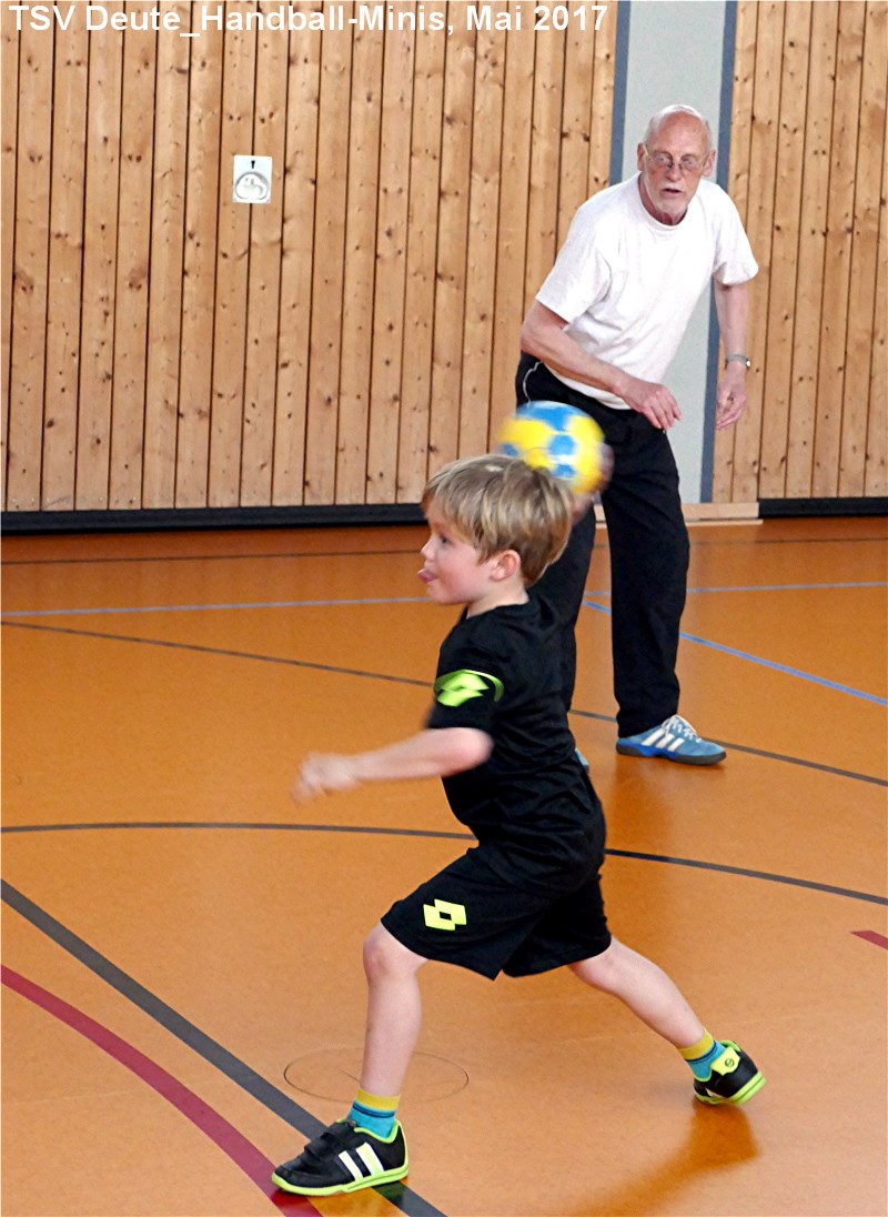 Web P1030112 TSV Deute Handball Minis beim Training